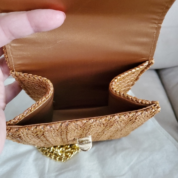 Cute Straw Crossbody - Picture 3 of 4